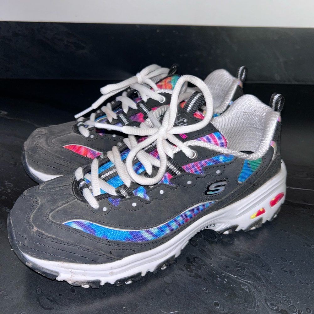 Women’s size 7 Skechers
